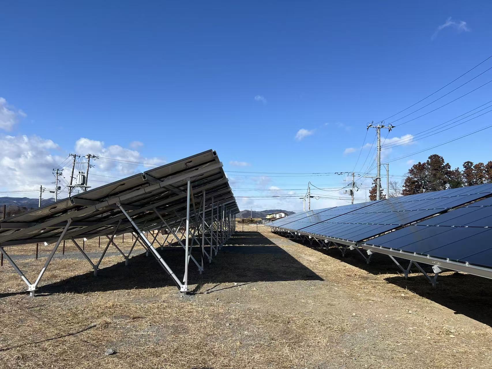 Materiale della staffa di terra solare