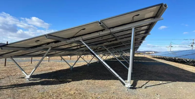 Montaggio a terra in alluminio solare su palo a vite