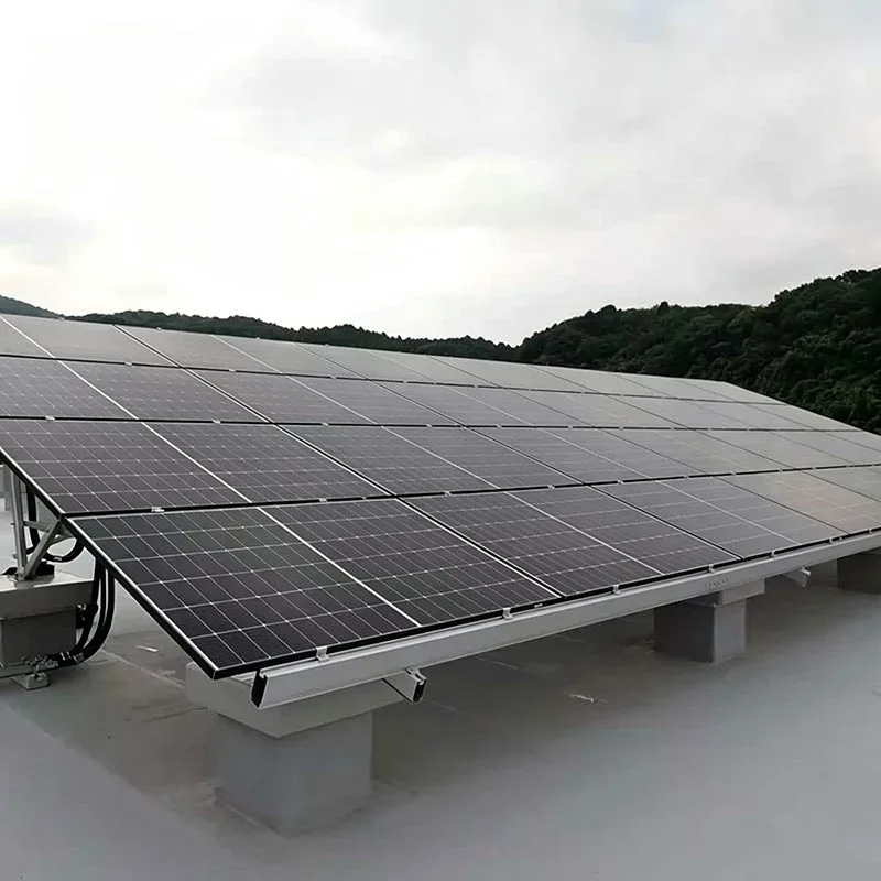 Montaggio su tetto piano solare